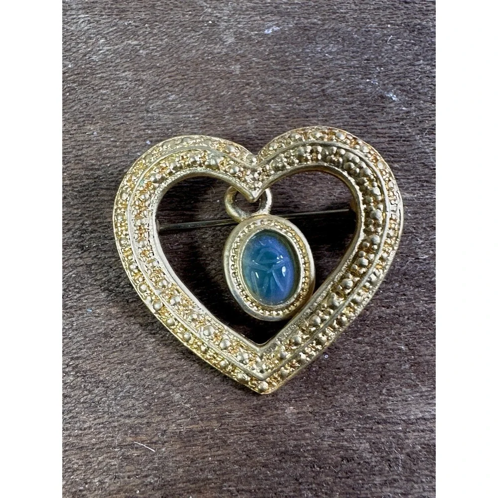 Vintage‎ Heart Pin Brooch 90s Genuine Carved Scarab Semi Precious Stone